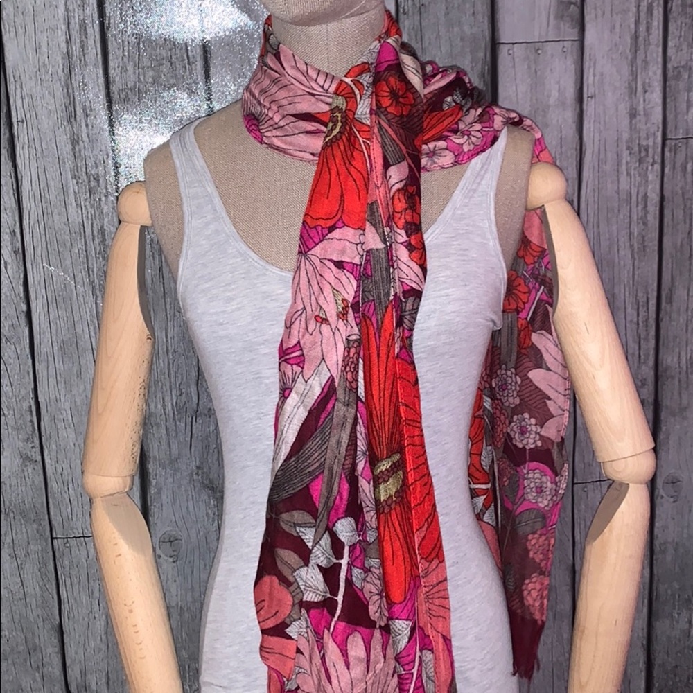 Vera Bradley Soft fringe scarf